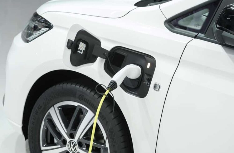 Έτσι δεν «καίει» ένα υβριδικό αυτοκίνητο