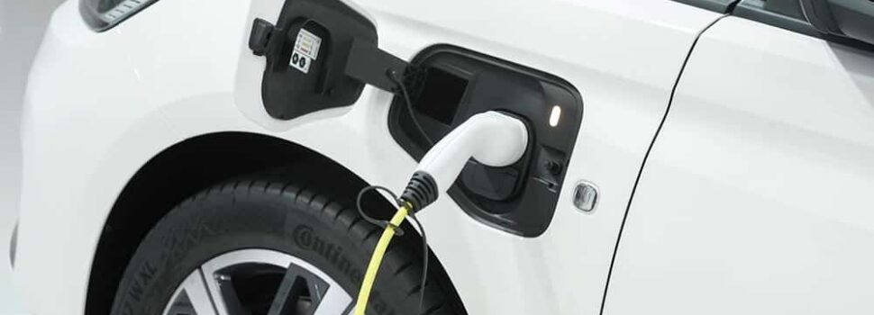 Έτσι δεν «καίει» ένα υβριδικό αυτοκίνητο