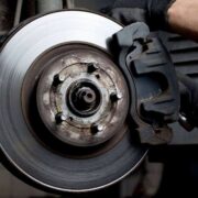 Πώς καταλαβαίνουμε ότι πρέπει να αλλάξουμε τακάκια;