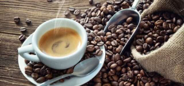 Καφές: Πώς οι αυξήσεις στις τιμές αλλάζουν τις συνήθειες των καταναλωτών 