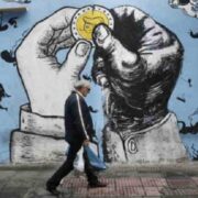 Τρώνε από τα έτοιμα οι Έλληνες – Παραμένει αρνητική η αποταμίευση σύμφωνα με την ΕΛΣΤΑΤ