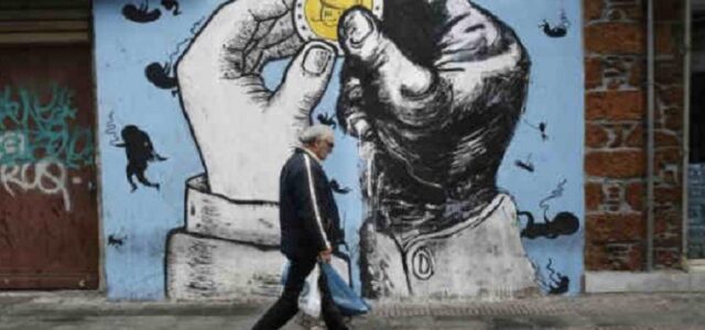 Τρώνε από τα έτοιμα οι Έλληνες – Παραμένει αρνητική η αποταμίευση σύμφωνα με την ΕΛΣΤΑΤ