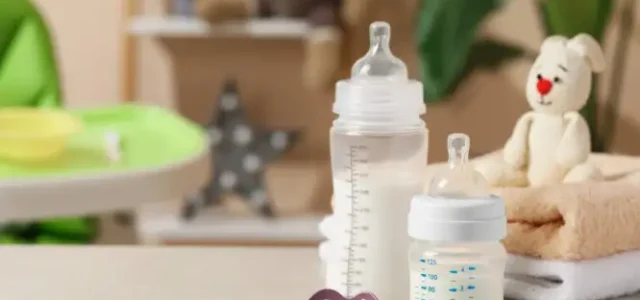 ΕΟΦ: Προειδοποίηση για βρεφικό γάλα, σχετίζεται με αλλαντίαση – Τι πρέπει να ξέρουν οι γονείς