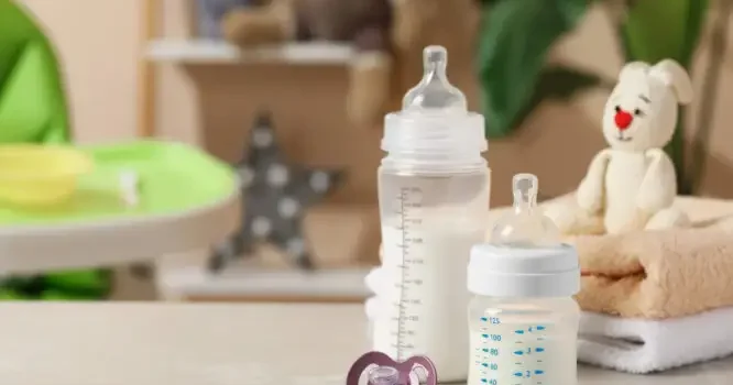 ΕΟΦ: Προειδοποίηση για βρεφικό γάλα, σχετίζεται με αλλαντίαση – Τι πρέπει να ξέρουν οι γονείς