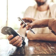 ΙΟΒΕ: Η Ελλάδα «εκτοξεύει» τις ηλεκτρονικές πληρωμές – Δεύτερη στην ΕΕ