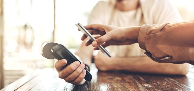 ΙΟΒΕ: Η Ελλάδα «εκτοξεύει» τις ηλεκτρονικές πληρωμές – Δεύτερη στην ΕΕ