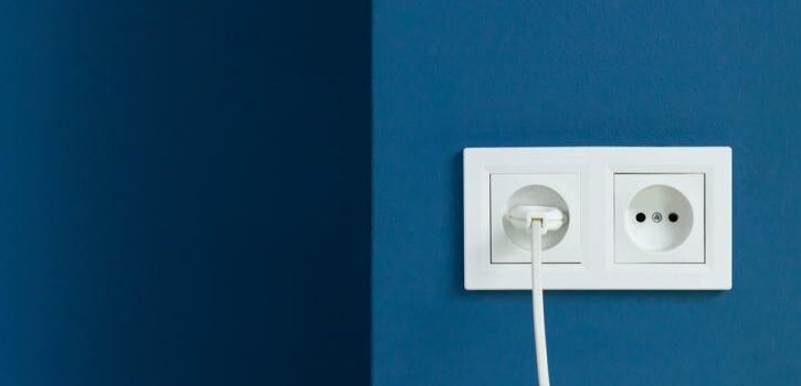 «Μπλε» τιμολόγια ρεύματος: Εξοικονόμηση έως 320 ευρώ τον χρόνο – «Πλώρη» για 2 εκατ. οικιακούς πελάτες