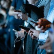 Η Αυστραλία «κόβει» τα social media στους ανήλικους: Απαγορεύεται σε χρήστες κάτω των 16 ετών – Τι θα γίνει με τους τουρίστες