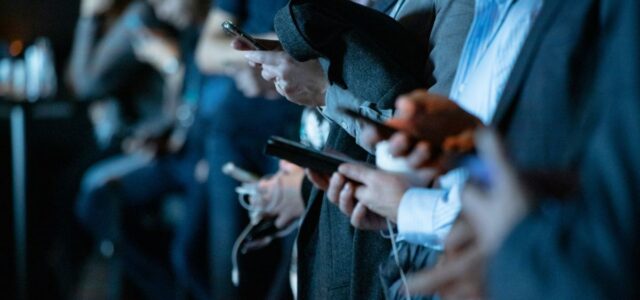 Η Αυστραλία «κόβει» τα social media στους ανήλικους: Απαγορεύεται σε χρήστες κάτω των 16 ετών – Τι θα γίνει με τους τουρίστες