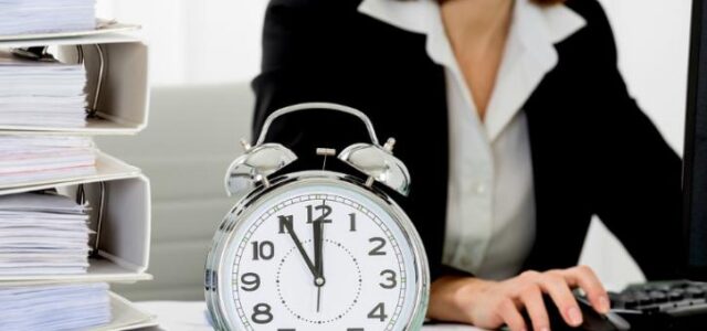 Υπερωρίες και δεύτερη δουλειά για τους «τεμπέληδες» Έλληνες – Πόσοι εργάζονται πάνω από 40 ώρες την εβδομάδα