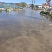 Πρωτοφανές φαινόμενο θαλάσσιας εισβολής στην περιοχή μας – Η πραγματικότητα δεν μπορεί πλέον να αγνοείται