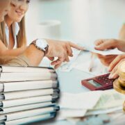 Ασφαλιστικό: Τι αλλάζει το 2026 -Ποιοι βγαίνουν νωρίτερα στη σύνταξη