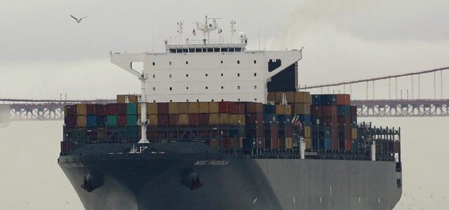 Η χρονιά των δασμών: Το σοκ στο παγκόσμιο εμπόριο και η στροφή στον προστατευτισμό – Τι περιμένουμε το 2026