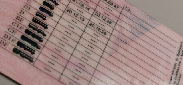 Δίπλωμα οδήγησης: Πότε πρέπει να αλλάξετε το χάρτινο – Τι ισχύει για οδηγούς άνω των 65 ετών