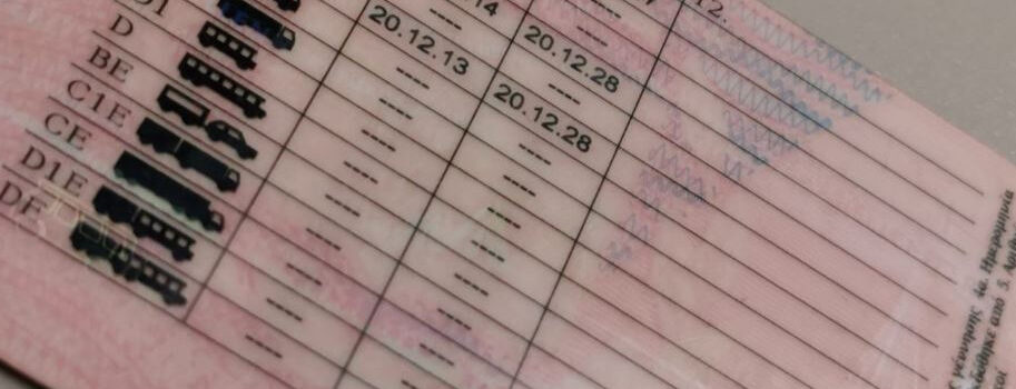 Δίπλωμα οδήγησης: Πότε πρέπει να αλλάξετε το χάρτινο – Τι ισχύει για οδηγούς άνω των 65 ετών