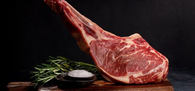 Άνω-κάτω η διατροφική πυραμίδα: Τι λένε οι καρδιολόγοι για τη νέα έμφαση στα λιπαρά