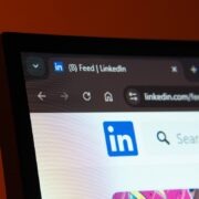 Τα πτυχία και τα βιογραφικά χάνουν τη δυναμή τους – Το LinkedIn έχει σχέδιο για αυτό