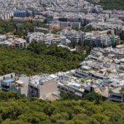 Γιατί έχουν παγώσει οι επενδύσεις στις κατοικίες