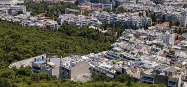 Γιατί έχουν παγώσει οι επενδύσεις στις κατοικίες