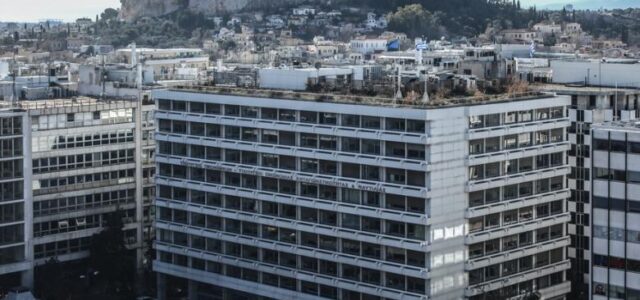 Φοροδιαφυγή: Ψηφιακή «επίθεση» με τρία εργαλεία – Στο τραπέζι νέες ελαφρύνσεις