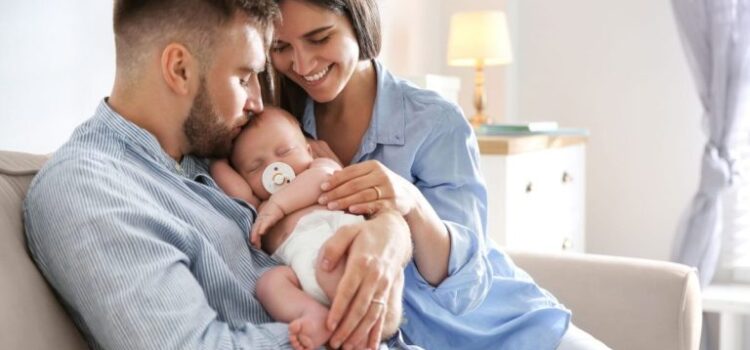 Ποιος Δήμος προσφέρει πλήρες πακέτο στήριξης για νεογέννητα και μητέρες