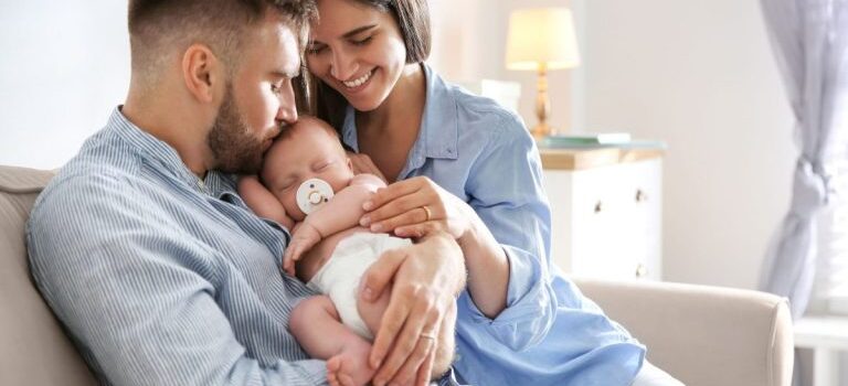 Ποιος Δήμος προσφέρει πλήρες πακέτο στήριξης για νεογέννητα και μητέρες