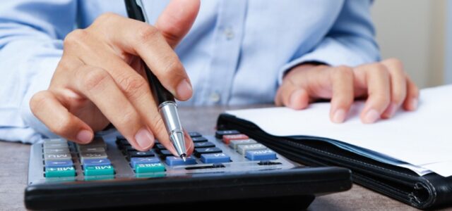 Ασφαλιστικές εισφορές: Ο νέος χάρτης για επαγγελματίες, εργαζόμενους συνταξιούχους και “μπλοκάκια”