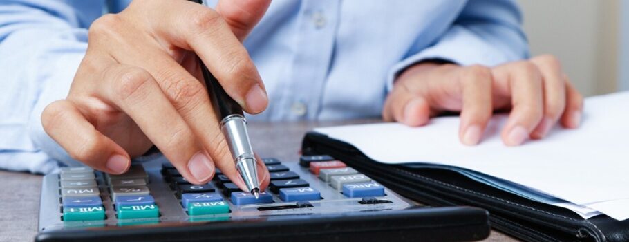 Ασφαλιστικές εισφορές: Ο νέος χάρτης για επαγγελματίες, εργαζόμενους συνταξιούχους και “μπλοκάκια”