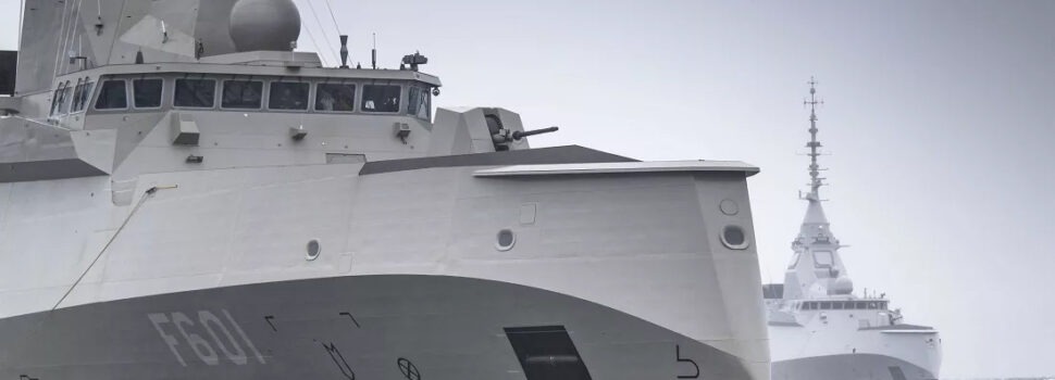 Πάση δυνάμει η φρεγάτα ΚΙΜΩΝ στα ελληνικά νερά: Με διπλή αποστολή τα στελέχη του στόλου και το πλήρωμα παραλαβής, εν πλω με την πρώτη ελληνική Belh@rra