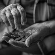 e-ΕΦΚΑ: Όλα όσα πρέπει να γνωρίζετε για τις συντάξεις χηρείας – Διευκρινίσεις από τον οργανισμό