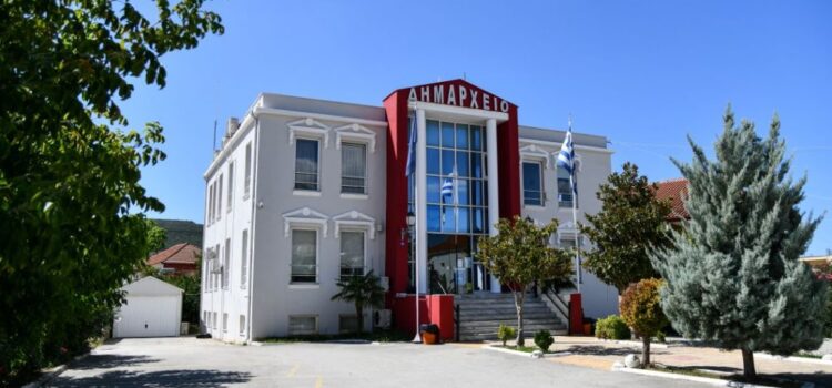 Σε αργία δήμαρχος για δύο συμβάσεις