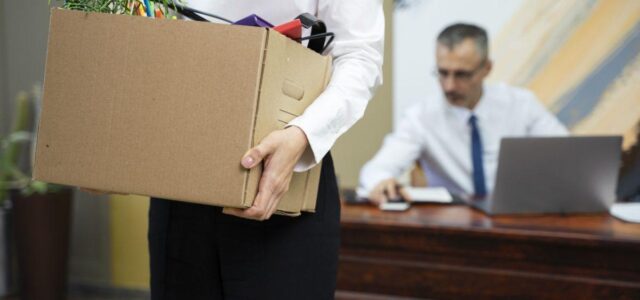 AI washing: Πώς η τεχνητή νοημοσύνη γίνεται «πλυντήριο» μαζικών απολύσεων