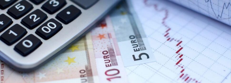 Χρέη: Υπό στενή παρακολούθηση οι οφειλές σε Δημόσιο και τράπεζες 