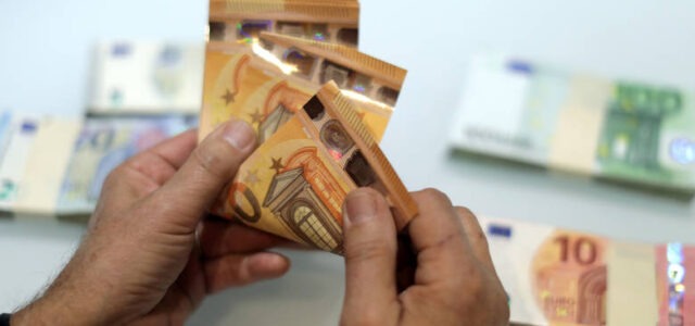 Φεβρουάριος με… προθεσμίες-κλειδιά: Οι τρεις ημερομηνίες της ΑΑΔΕ για εκπτώσεις, φόρους και πρόστιμα