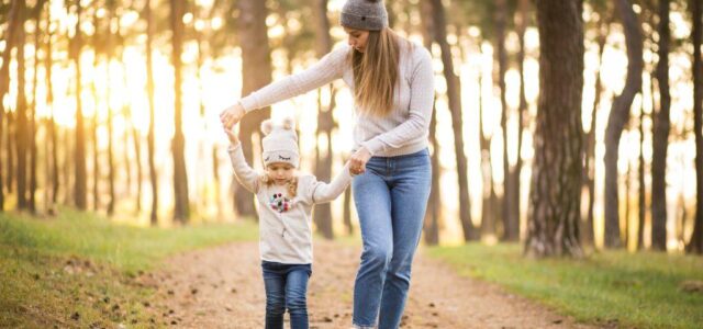 Το πρόγραμμα «Νταντάδες της Γειτονιάς» επεκτείνεται πανελλαδικά από τον Μάρτιο 2026