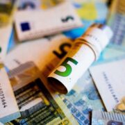 ΕΣΠΑ: «Παράγουμε εδώ» και «Πτυχιούχοι επαγγελματίες» οι πρώτες επιδοτήσεις του 2026