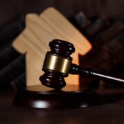 Χρέη στην εφορία: Η λίστα με τα ακίνητα που βγαίνουν στο «σφυρί»