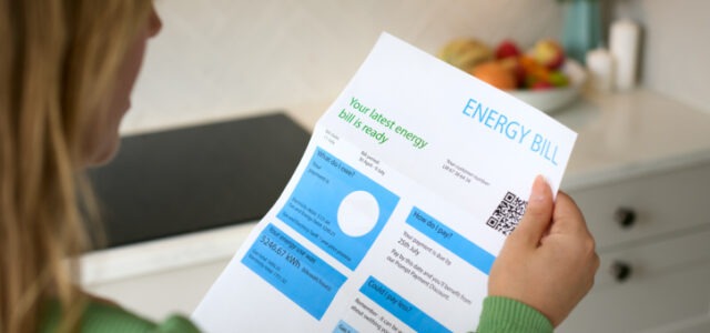 Στα μπλε τιμολόγια 65.000 νέα νοικοκυριά κάθε μήνα – Μείωση για τα πράσινα προϊόντα