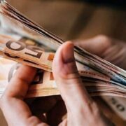 Στήριξη σε νέους, οικογένειες και περιφέρεια – Το σχέδιο οικονομικής ενίσχυσης