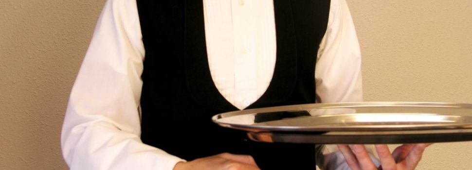 Η ΑΑΔΕ στέλνει πρόστιμα έως 10.000 ευρώ σε εργαζόμενους εστίασης για αδήλωτα φιλοδωρήματα