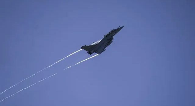 Γιατί πετούν μαχητικά αεροσκάφη πάνω από την Αθήνα