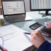 Τι αλλάζει στις φορολογικές δηλώσεις: Μειωμένα τεκμήρια και νέοι κωδικοί