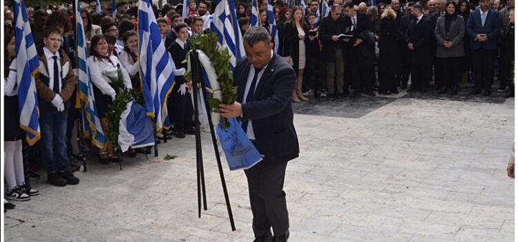 Νικόλαος Σούτας καταθέτει στεφάνι και στέλνει μήνυμα ελπίδας