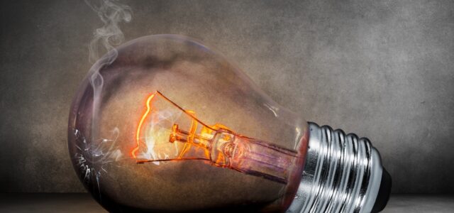 Λίγοι το γνωρίζουν: Πώς να πάρεις αποζημίωση για καμένες συσκευές