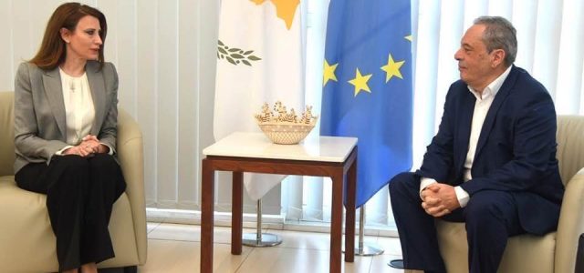 Νίνα Κασιμάτη: Συνάντηση με τον Υπουργό Άμυνας της Κύπρου