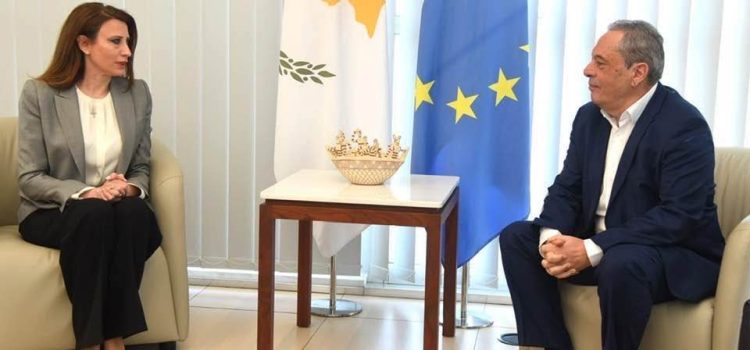 Νίνα Κασιμάτη: Συνάντηση με τον Υπουργό Άμυνας της Κύπρου