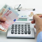 Εφορία: Ποιοι φορολογούμενοι και ποιες υποθέσεις ελέγχονται κατά προτεραιότητα