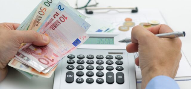 Εφορία: Ποιοι φορολογούμενοι και ποιες υποθέσεις ελέγχονται κατά προτεραιότητα