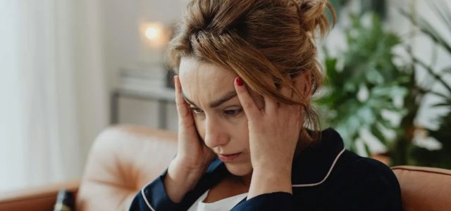 Κάθε αγχωτικός άνθρωπος στη ζωή μας, μας γερνάει κατά 9 μήνες σύμφωνα με νέα μελέτη