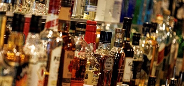 ΑΑΔΕ: Big Brother σε αλκοόλ και τσιγάρα – Ποιοι μπαίνουν στο στόχαστρο